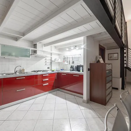 Apartment Throat House *